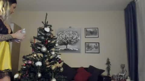 Snapshot of prettyalmaa chatting on 17, 12, 2024 Alma online show from 17, 12, 2024