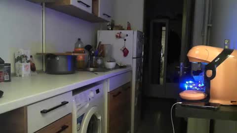 Snapshot of prettyalmaa chatting on 24, 12, 2024 Alma online show from 24, 12, 2024