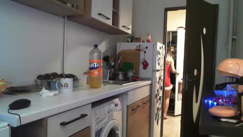 Snapshot of prettyalmaa chatting on 25, 12, 2024 Alma online show from 25, 12, 2024