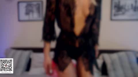 Snapshot of prettyalmaa chatting on 3, 11, 2025 Alma online show from 3, 11, 2025