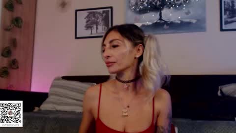 Snapshot of prettyalmaa chatting on 18, 11, 2025 Alma online show from 18, 11, 2025