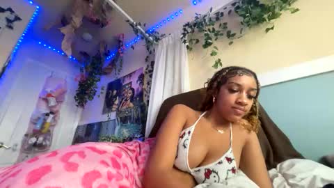 Snapshot of prettyblackgal chatting on 24, 11, 2025 prettyblackgal online show from 24, 11, 2025