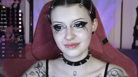 Snapshot of prettybones chatting on 10, 12, 2024 Violet online show from 10, 12, 2024