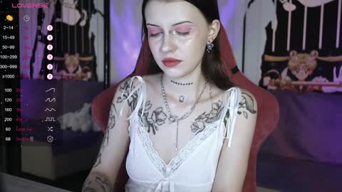 Snapshot of prettybones chatting on 13, 12, 2024 Violet online show from 13, 12, 2024