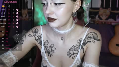 Snapshot of prettybones chatting on 20, 12, 2024 Violet online show from 20, 12, 2024