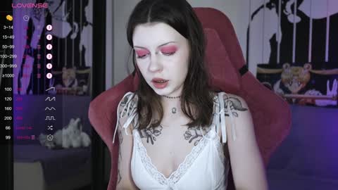 Snapshot of prettybones chatting on 4, 1, 2025 Violet online show from 4, 1, 2025