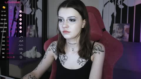 Snapshot of prettybones chatting on 12, 1, 2025 Violet online show from 12, 1, 2025