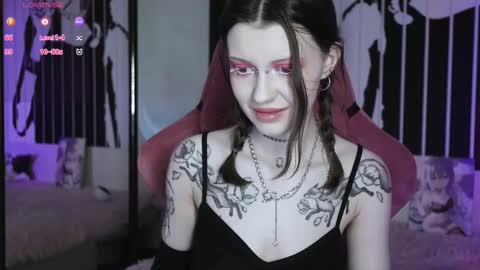 Snapshot of prettybones chatting on 8, 3, 2025 Violet online show from 8, 3, 2025