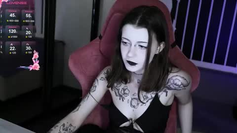 Snapshot of prettybones chatting on 13, 10, 2025 Violet online show from 13, 10, 2025