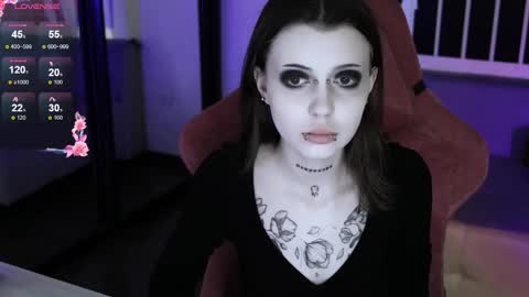 Snapshot of prettybones chatting on 24, 10, 2025 Violet online show from 24, 10, 2025