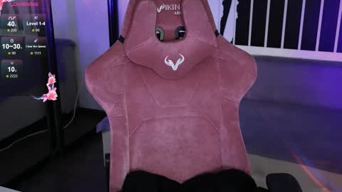 Snapshot of prettybones chatting on 5, 11, 2025 Violet online show from 5, 11, 2025