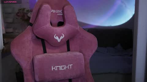 Snapshot of prettybones chatting on 13, 12, 2025 Violet online show from 13, 12, 2025