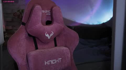 Snapshot of prettybones chatting on 15, 12, 2025 Violet online show from 15, 12, 2025