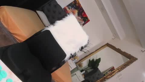prettyjuliax online show from 16, 12, 2024