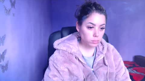 prettyjulliette online show from 4, 1, 2025
