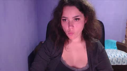 prettyjulliette online show from 22, 1, 2025