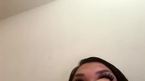 prettylatinamomma01 online show from 4, 2, 2026