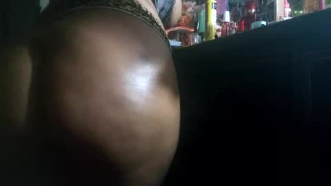 Mona Red online show from 5, 3, 2025