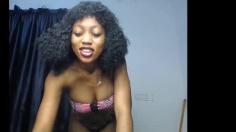Snapshot of prettymia9 chatting on 27, 11, 2025 mia online show from 27, 11, 2025