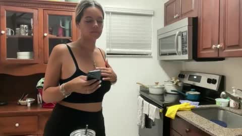 prettyyykittyyy22 online show from 17, 11, 2025