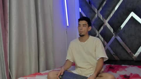 prince_arthur77 online show from 23, 12, 2024