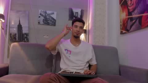prince_arthur77 online show from 29, 12, 2024