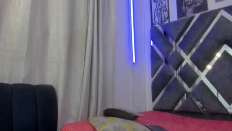 prince_arthur77 online show from 4, 1, 2025