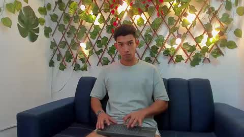 prince_arthur77 online show from 5, 1, 2025