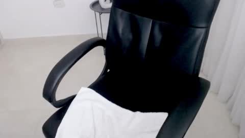 Snapshot of princess_19x chatting on 3, 3, 2026 valery dollx online show from 3, 3, 2026