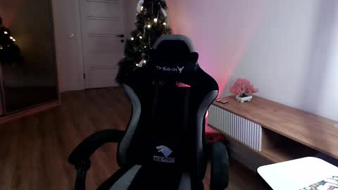 18 y.o online show from 17, 2, 2025