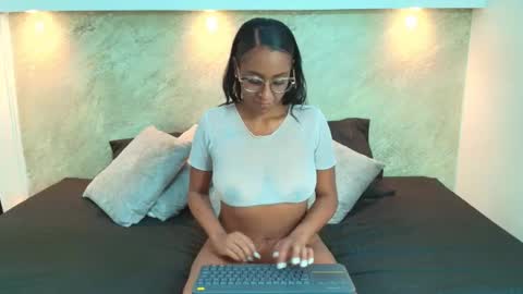 Priscila  online show from 25, 9, 2025