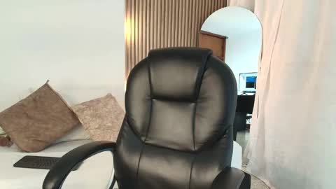 Priscila  online show from 9, 1, 2026