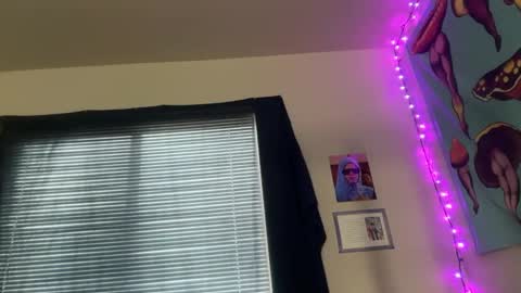 Snapshot of prism50 chatting on 18, 10, 2025 Prism online show from 18, 10, 2025