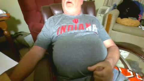 Snapshot of prlbob77 chatting on 4, 3, 2025 prlbob77 online show from 4, 3, 2025