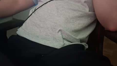 Snapshot of pryli27 chatting on 27, 3, 2026 pryli27 online show from 27, 3, 2026