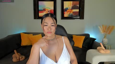 Pui Yee  online show from 18, 9, 2025