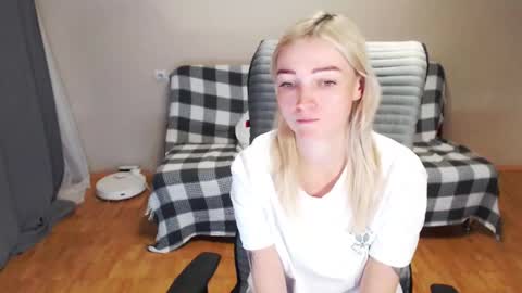 Polly online show from 1, 12, 2025