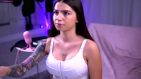 Snapshot of pureellie chatting on 24, 10, 2025 Emily online show from 24, 10, 2025