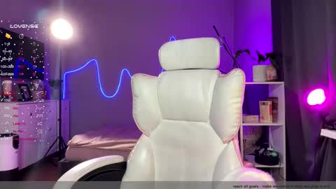 Snapshot of purple_baby chatting on 19, 11, 2025 Sasha wait you here 6 of November. will celebrate my B- day online show from 19, 11, 2025