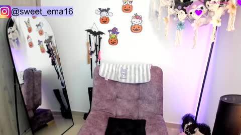 Snapshot of purple_ema chatting on 2, 10, 2025 purple_ema online show from 2, 10, 2025