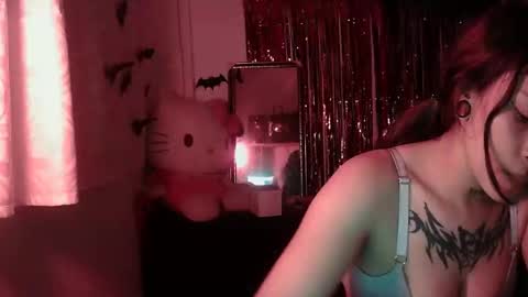 Snapshot of pussycatt666 chatting on 22, 10, 2025 Katiux online show from 22, 10, 2025