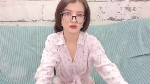 pussykatt_girl online show from 4, 2, 2025