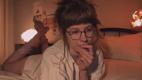 Snapshot of quack__quack chatting on 4, 3, 2025 online show from 4, 3, 2025