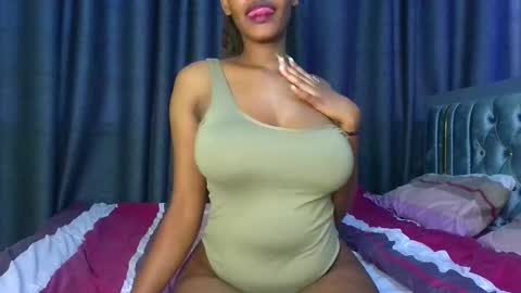 Snapshot of queen321850 chatting on 18, 12, 2025 queen321850 online show from 18, 12, 2025