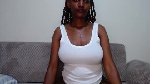 queen74890 online show from 12, 9, 2025