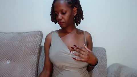 queen74890 online show from 5, 10, 2025