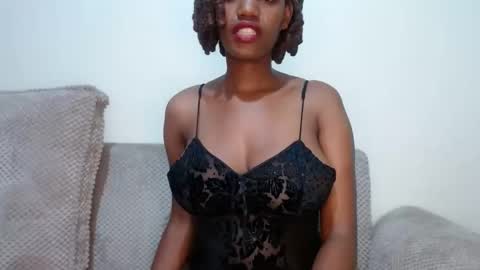 queen74890 online show from 15, 10, 2025