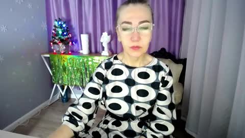 Snapshot of queen_a_n_i chatting on 2, 1, 2025 A N I  Ill be here on December 1st online show from 2, 1, 2025