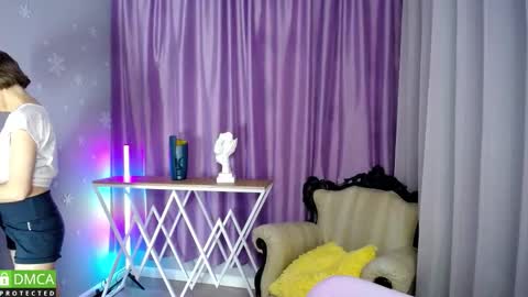 Snapshot of queen_a_n_i chatting on 8, 11, 2025 A N I Ill be here on December 1st online show from 8, 11, 2025