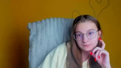 Snapshot of queen_amelie chatting on 4, 3, 2026 Amelie online show from 4, 3, 2026